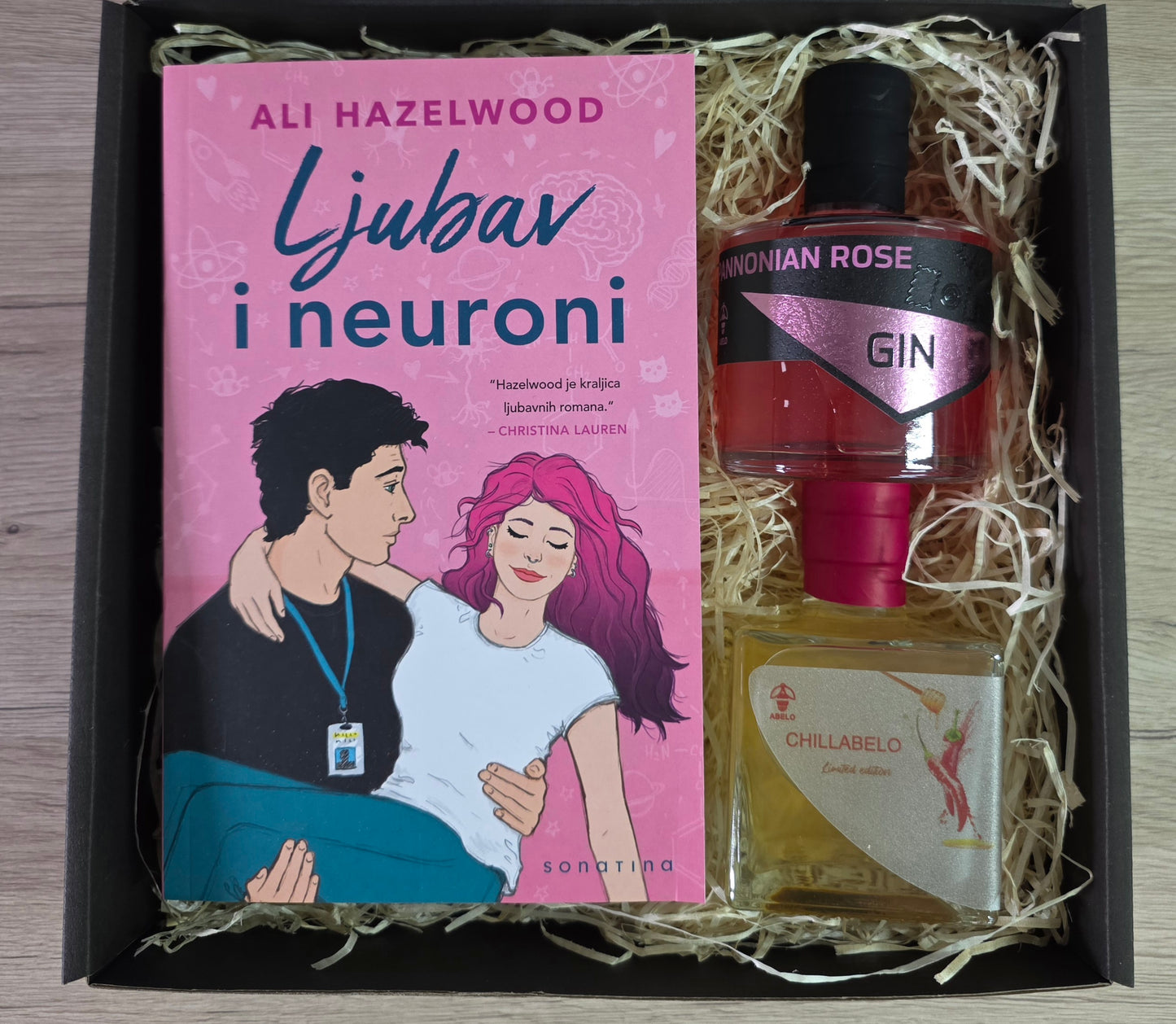 Poklon paket – Ljubav i neuroni + Pannonian Rose Gin + Chillabelo