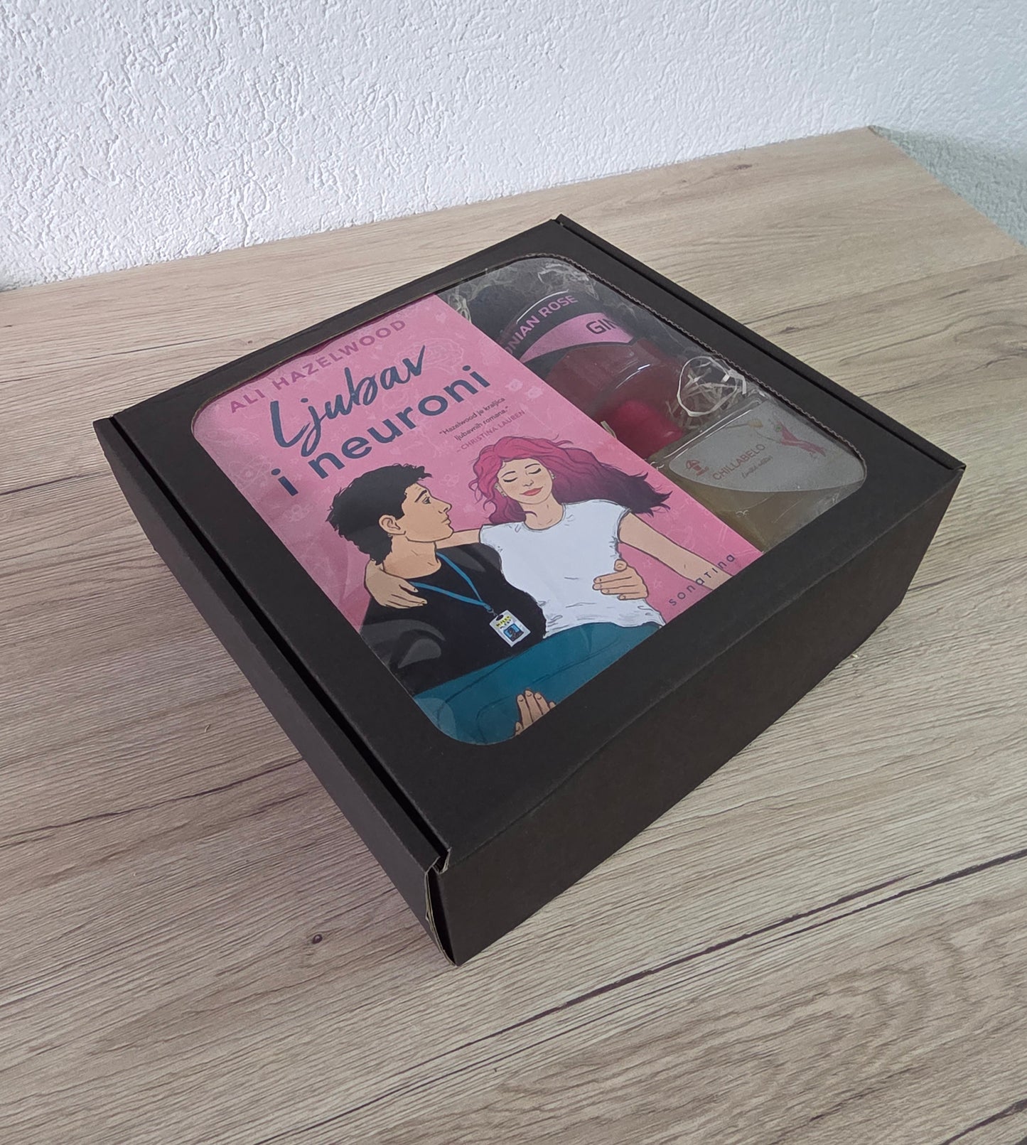 Poklon paket – Ljubav i neuroni + Pannonian Rose Gin + Chillabelo